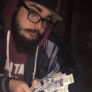 Meet your Posher, Casey